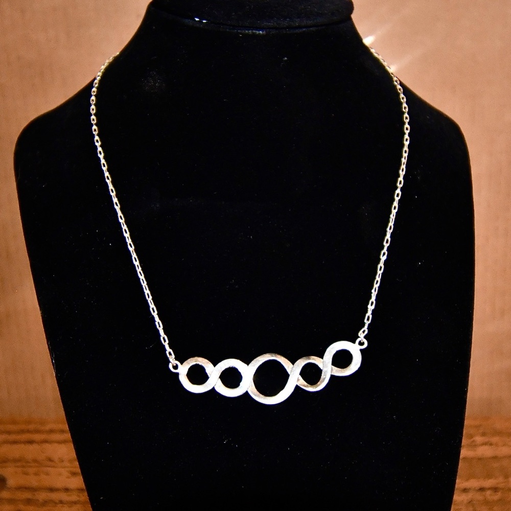 Brand New 925 Italian Silver Necklace and Pendant
